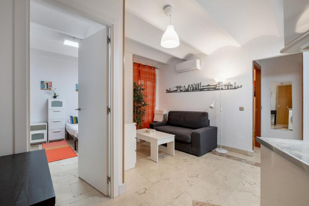 2 Bedroom 1 Bathroom Furnished - Sol - Cozy Vintage - Mintystay Madrid Extérieur photo
