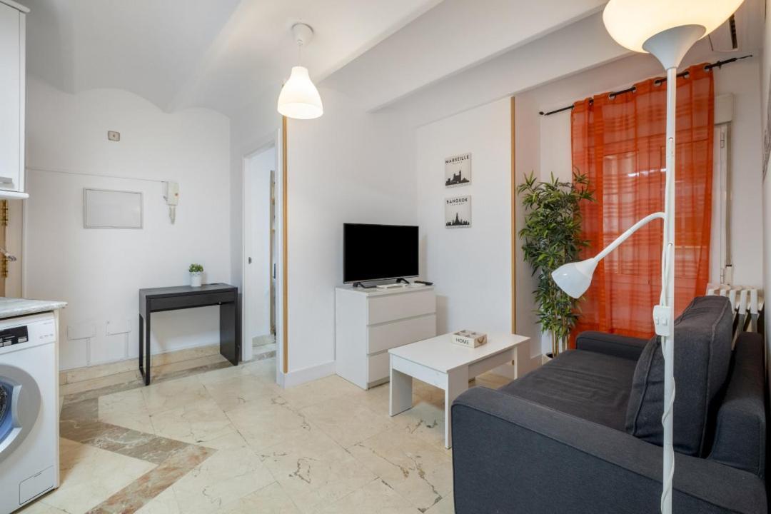 2 Bedroom 1 Bathroom Furnished - Sol - Cozy Vintage - Mintystay Madrid Extérieur photo