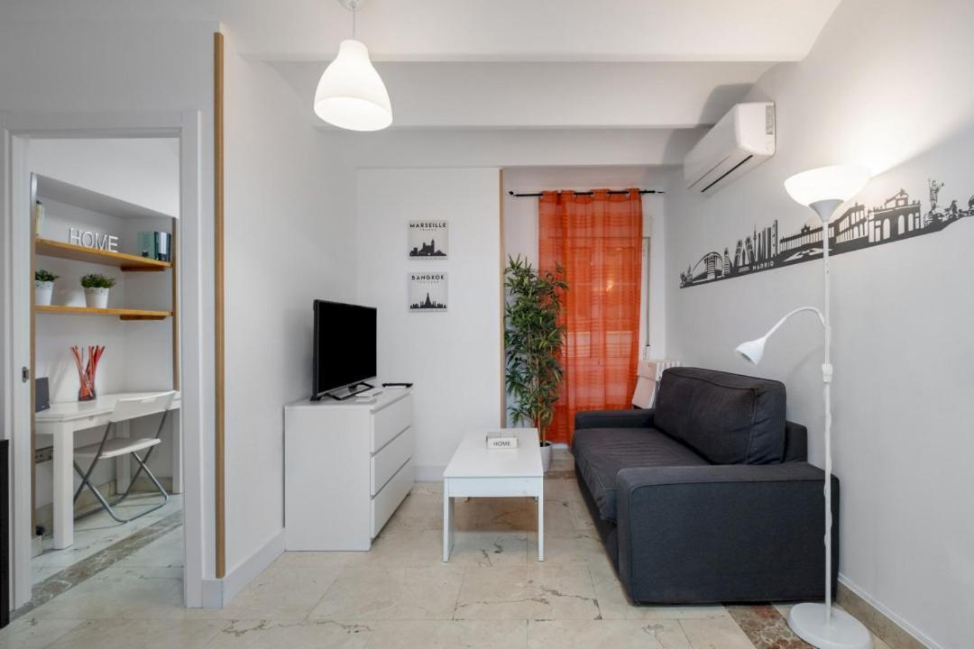 2 Bedroom 1 Bathroom Furnished - Sol - Cozy Vintage - Mintystay Madrid Extérieur photo