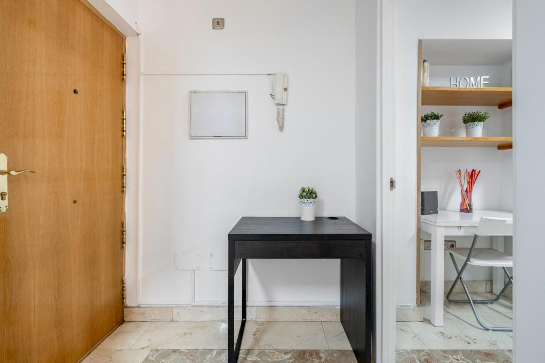 2 Bedroom 1 Bathroom Furnished - Sol - Cozy Vintage - Mintystay Madrid Extérieur photo