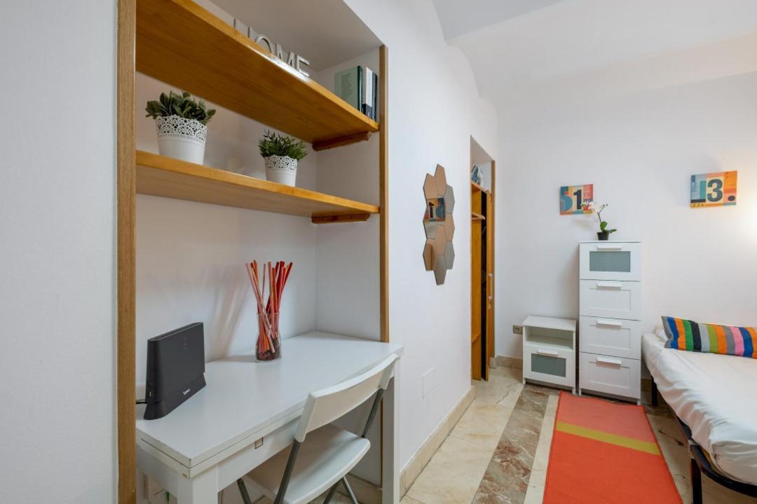 2 Bedroom 1 Bathroom Furnished - Sol - Cozy Vintage - Mintystay Madrid Extérieur photo