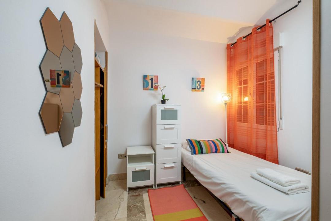 2 Bedroom 1 Bathroom Furnished - Sol - Cozy Vintage - Mintystay Madrid Extérieur photo